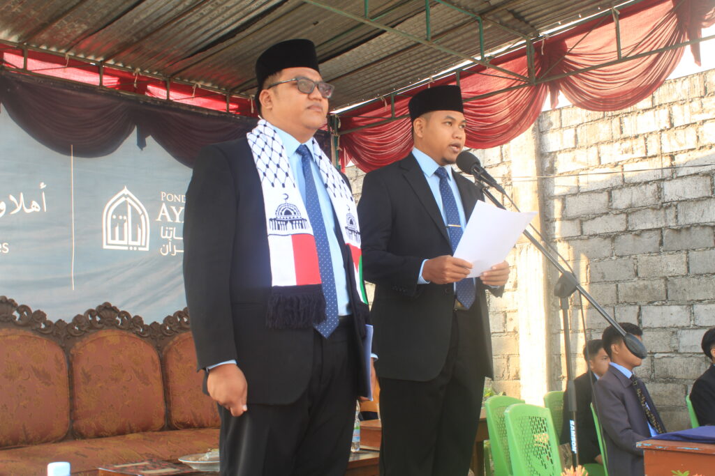 KH. Muhammad Wiprasworo menyampaikan risalah perjuangan Pondok Modern Ayatuna